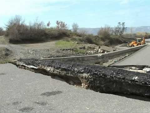 MOTI I KEQ NE VEND-DALJA E PERROIT NGA SHTRATI SHEMB UREN E TROSHANIT NE LEZHE-LAJM