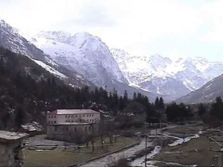 NEW YORK TIMES-SHKRIM I ZGJERUAR PER BUKURITE E BALLKANIT E SHQIPERISE-LAJM