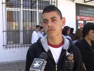 DITA E HOMOFILIKEVE-JETA E NJE TE SEMURI NE SHQIPERI ME VESHTIRESITE E PERDITSHME-LAJM