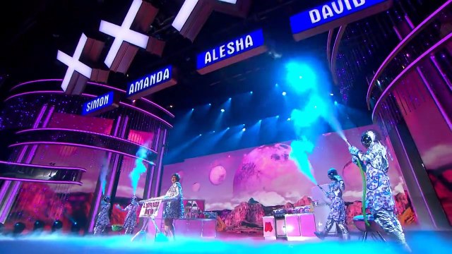 Lorraine Bowens singing is out of this world! | Semi-Final 1 | Britains Got Talent 2015