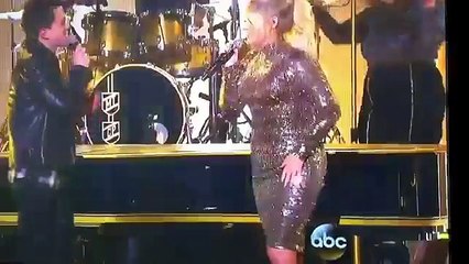 Meghan Trainor & Charlie Puth kiss at the AMAS 2015!