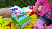 ✿ Peppa Pig play with / СВИНКА ПЕППА Диана играет на улице с новой