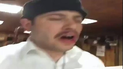 Trabzonsporlu taraftar kırdı geçirdi!