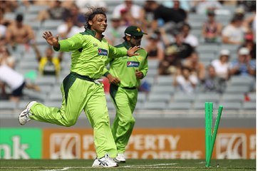 Shoaib Akhtar 2 Wickets On 2 Balls Vs Australia
