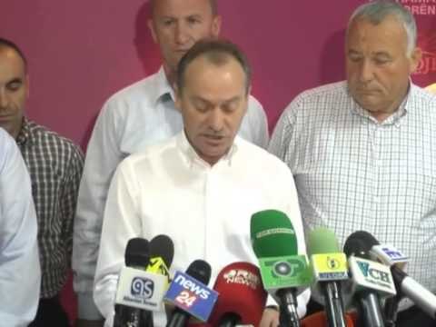 SOCIALISTET E VLORES-MALAJ TE TERHIQET NE TE KUNDERT PO I SHERBEN BERISHES-LAJM