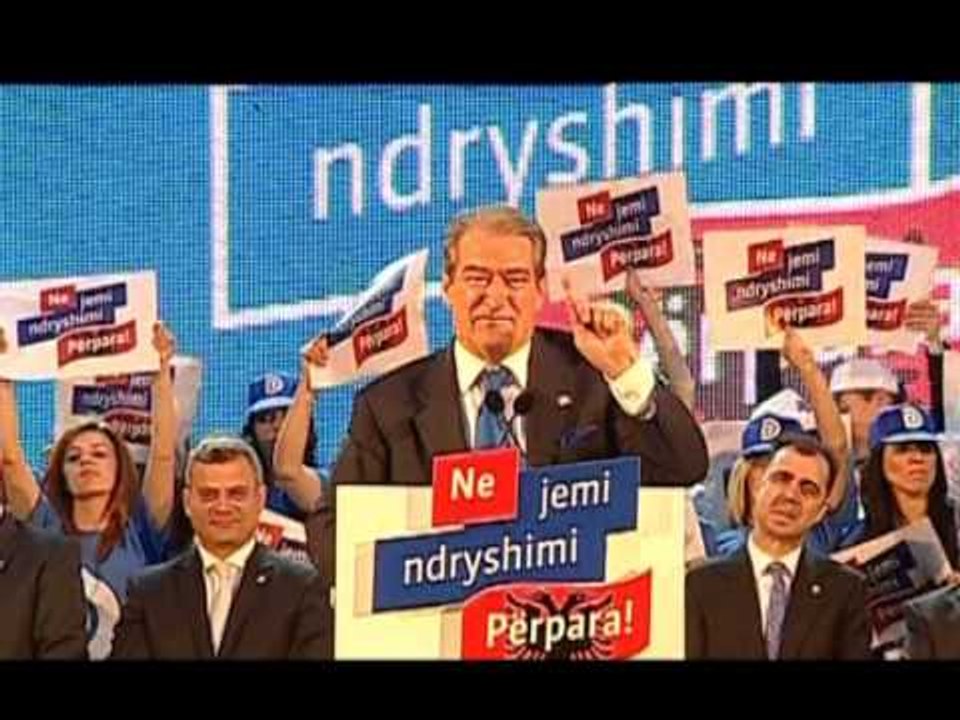 BERISHA NE ELBASAN-PERSERIT PREMTIMIN PER HEQJEN E VIZAVE ME SHBA-LAJM