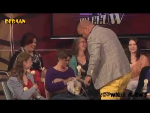 PI QUMESHT NENE-MODERATORI HOLLANDEZ PROVON QUMESHT GJIRI LIVE NE TV-LAJM