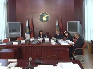 MBLEDHJA E KQZ-NISIN PROBLEMET ME SHUMICEN E QENDRAVE TE VOTIMIT-LAJM