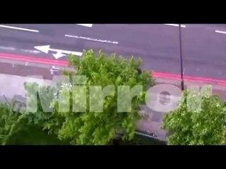 VIDEO SHOKUESE-"MIRROR" PUBLIKON MOMENTIN KUR POLICIA QELLON NE LONDER-LAJM