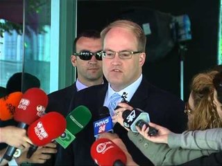 MOORE NE TIRANE-DASH MBESHTET PA EKUIVOK QENDRIMIN E AMBASADORIT ARVIZU-LAJM