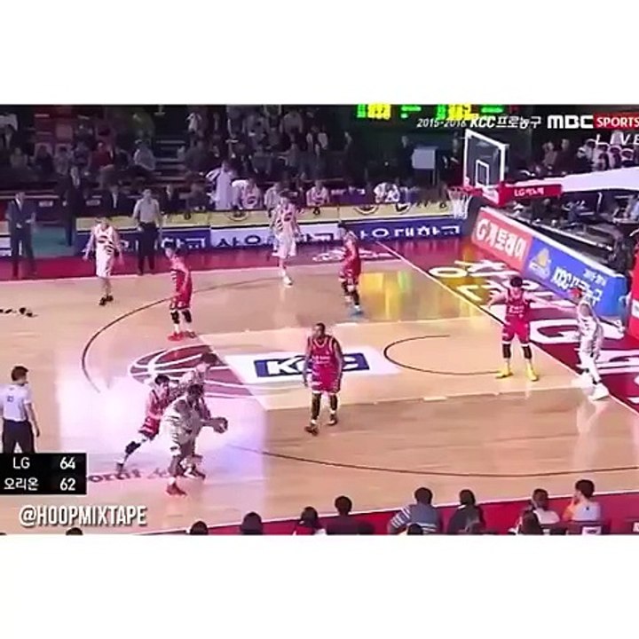 Joe Jackson claque le dunk le plus monstrueux de l'année