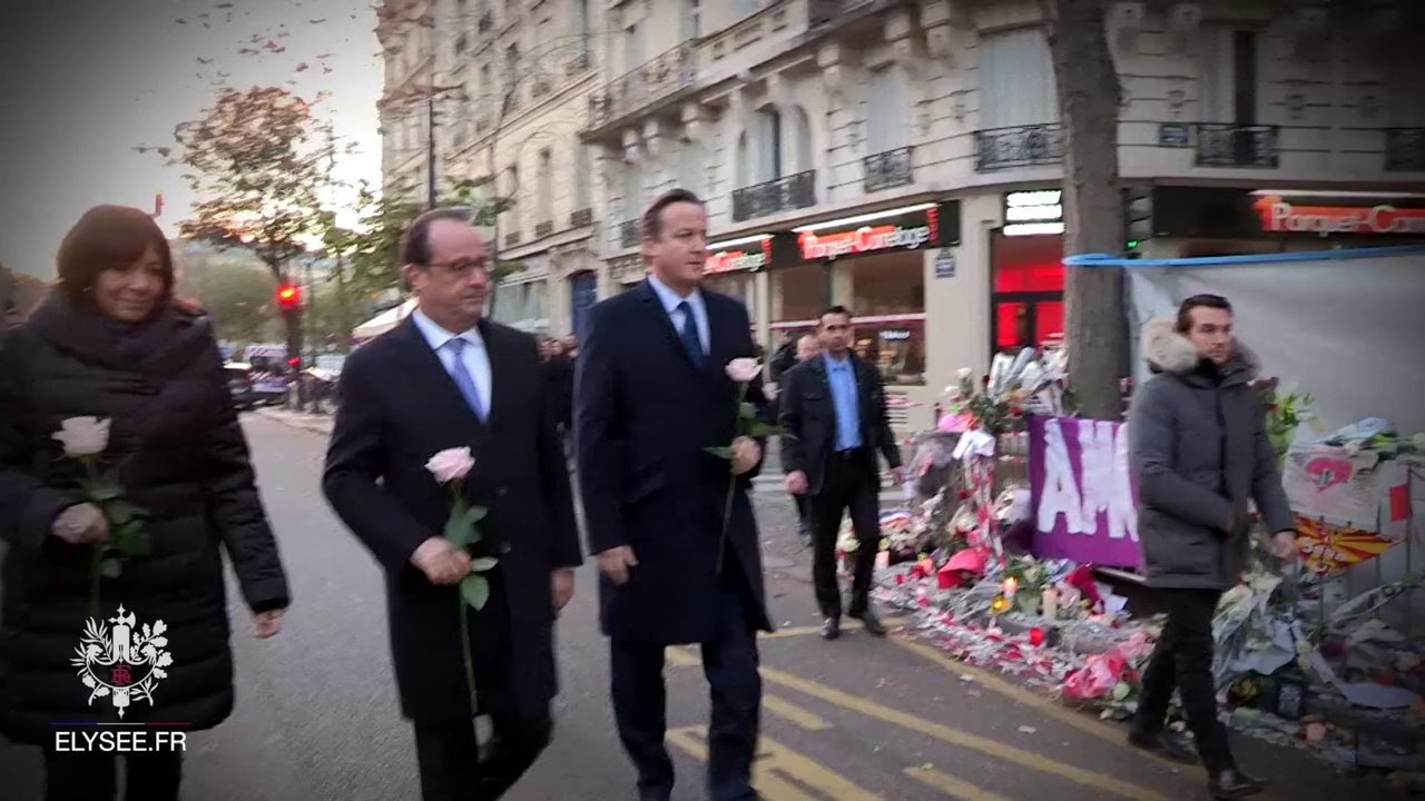 Hommage de François Hollande​ et David Cameron​...