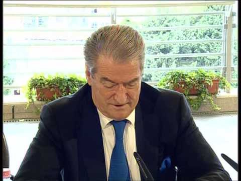 KRYEMINISTRI ME GAZETARET-NE SHKODER BERISHA AKUZA RAMES PER BLLOKIMIN E STATUSIT-LAJM