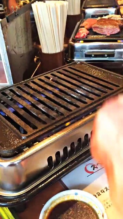 Quán đồ nướng 6 múi thu hút phái đẹp