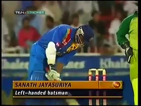 یہ ہوتا ہے میچ کیا کھلاڑی تھے کیا جوش تھا ، کیا جذبہ تھابس جیت کے لئے کھیلتے تھے ..آخری بال تک لڑتے تھے ..کہاں گئے