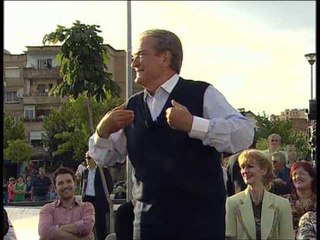 FUSHATA E PD NE TIRANE BERISHA IRONIZON RAMEN ME "PLAKJEN" DHE "LODHJEN" E TIJ LAJM
