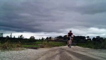 Ciclismo em família nas várzeas de Taubaté, ao longo do Rio Paraíba do Sul