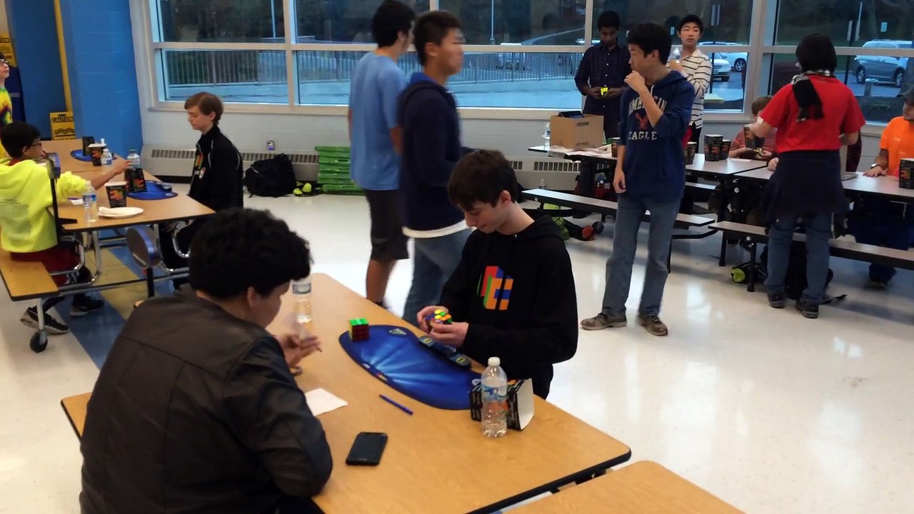Un ado bat le record du monde de Rubik’s Cube