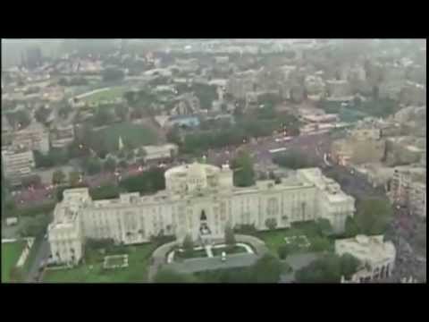 PROTESTAT NE EGJIPT MORSI NUK TERHIQET MEGJITHE PRESIONIN NE RRITJE TE POPULLIT LAJMi