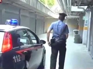 HODHI GRUAN NGA KATI 9 POLICIA ITALIANE LIRON ZEF LLESHIN PER MUNGESE PROVASH LAJM