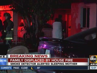 Family displaced by Phoenix house fire