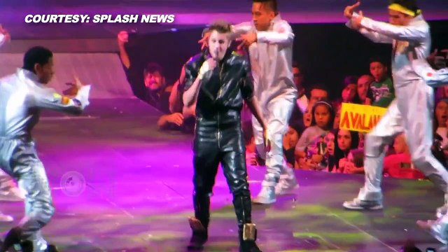 AMAs 2015: Justin Bieber Performs To Where Are U Now, What Do You Mean? & Sorry