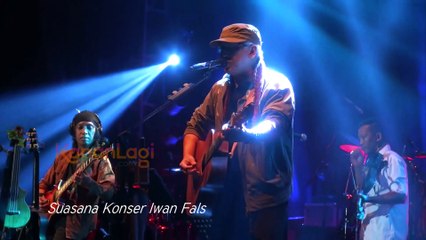 Konser Iwan Fals Sungguh Mengguncang