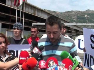 NDOTJA E METALURGJIKUT PROTESTE NE ELBASAN PERPARA DYERVE TE FIRMES "KURUM" LAJM