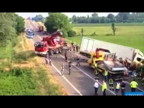 AKSIDENT I RENDE NE BRESCIA HUMBASIN JETEN TRE KOSOVARE DHE NJE ITALIAN NGA PERPLASJA LAJM