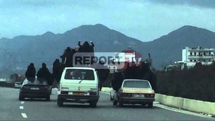 Report TV - Veshjet e ISIS në rrugët e Tiranës, proçedohet këngëtarja ronela Hajati