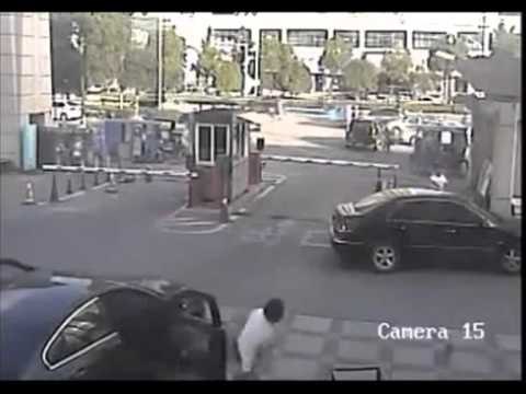 VIDEO TRONDITESE MAKINA PERPLAS NJE FEMIJE NE NJE PARKING NE KINE LAJM