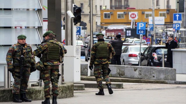 Easy Steps To Get Rid Of Bed Bugs First of all, identify the furniture and places where Bed Bugs exists. Fumigate smoke of sulfur on your bed or other furniture to get rid of Bed Bugs. Mix red pepper with water and spray it on your bed or on other furnit