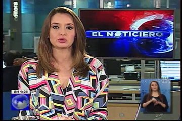 Video causa Indignación; guardacostas pincha balsa inflable llena de refugiados