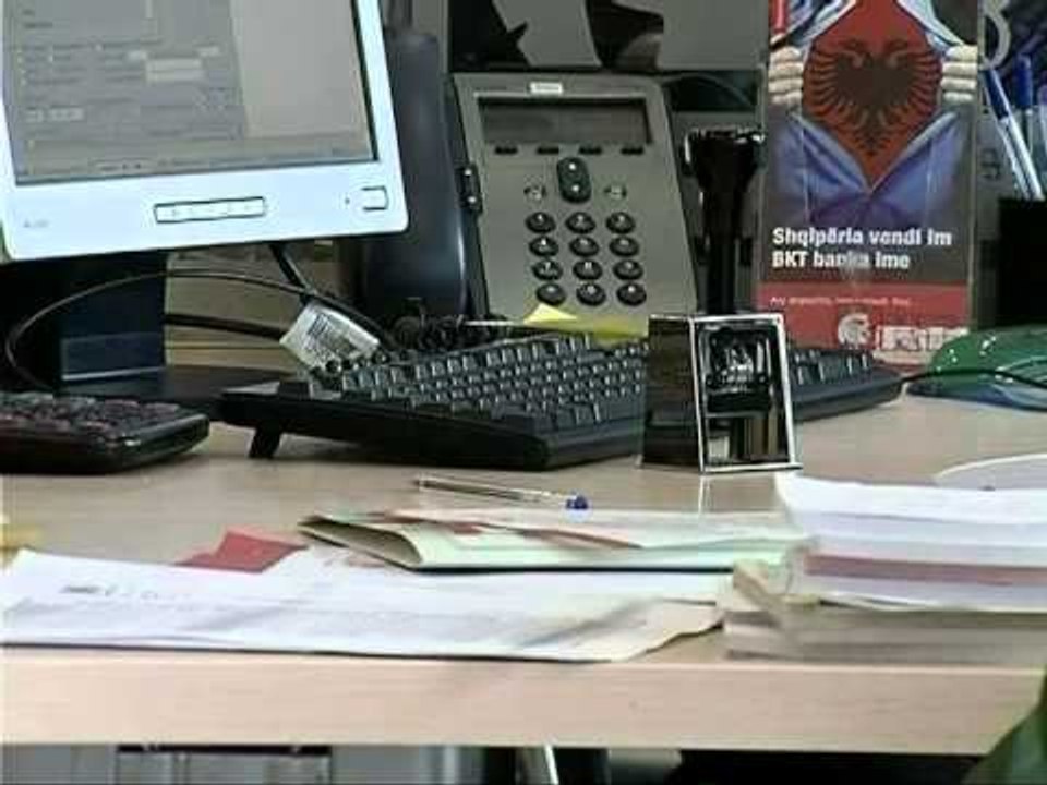 RIKTHEHEN FAJDET BANKA E SHQIPERISE PRANON SE BIZNESI PO MERR PARA ME FAJDE LAJM