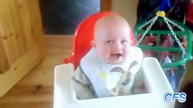 Смешные ложки. Дети смеются над ложками