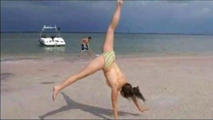 Perfectly Timed Awkward Girl Photos