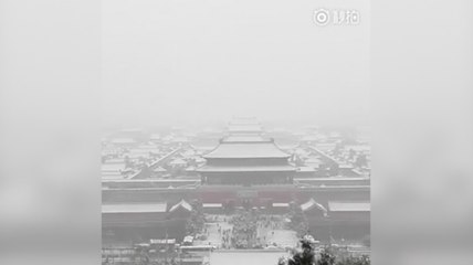 Heavy snowfall blankets Beijing