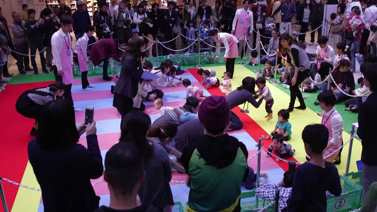 Weltrekord: 601 Babys beim Krabbel-Wettbewerb in Japan
