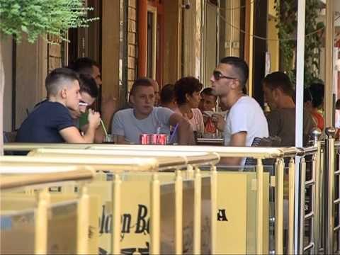 RUTINA E SHQIPTAREVE TE RINJ E TE MOSHUAR GJITHE DITEN NE KAFE,HARROJNE PUNEN LAJM