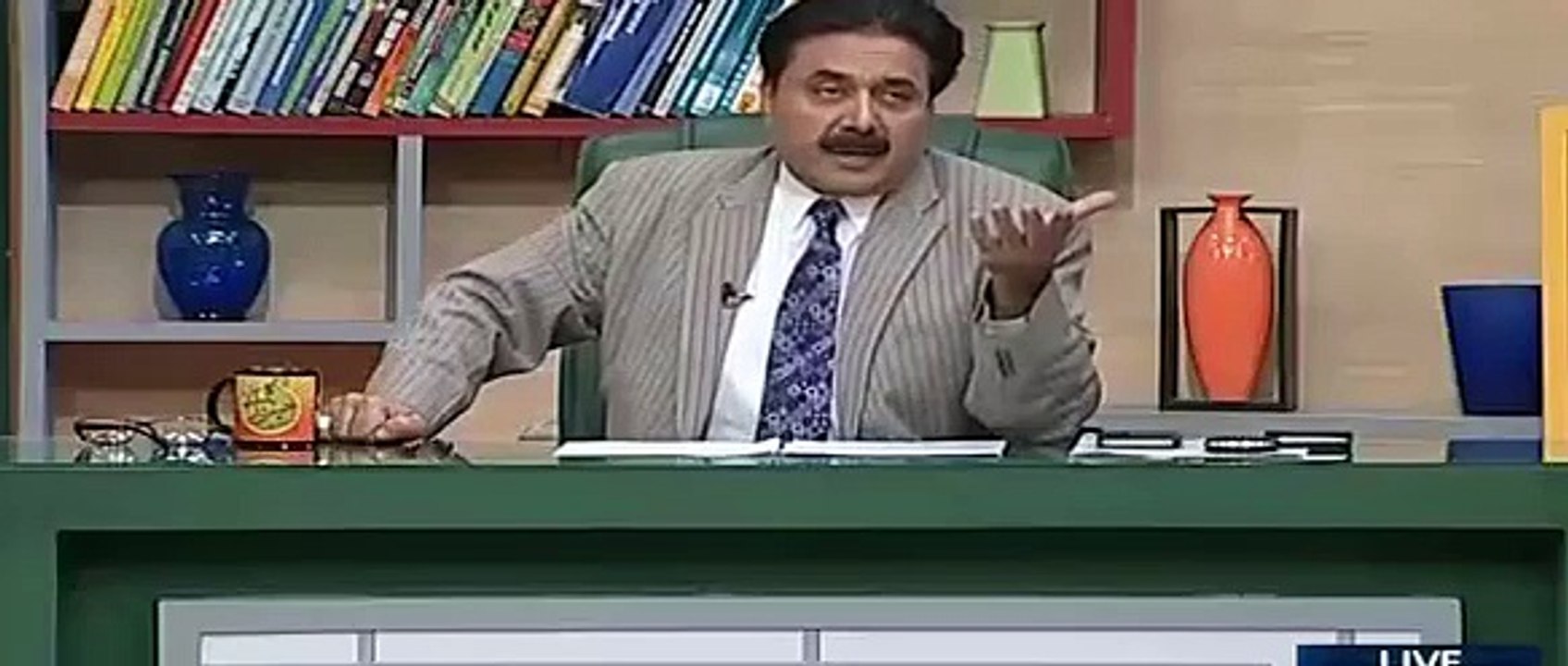 What Action Aftab Iqbal Did When An Earth Quake Came During Live Khabardar Show
