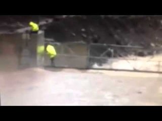 Ja momenti kur të riun në Dibër e merr rrjedha e lumit teksa punonte në HEC- Ora News