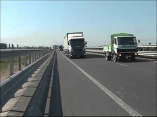 GRABITET AUTOSTRADA VIDHEN TRAFIKNDARESET NE AKSIN FUSHE KRUJE MILOT LAJM
