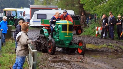 1950 Deutz FIL514/50 mit Kettenantrieb im Matsch