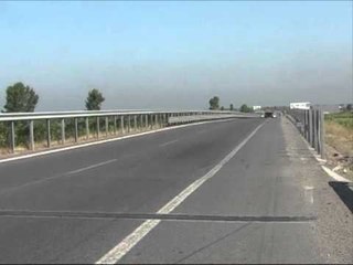 VIDHEN TRAFIKNDARESET ÇDO NATE ZHDUKEN 15 METER NE AUTOSTRADEN F KRUJE MILOT LAJM