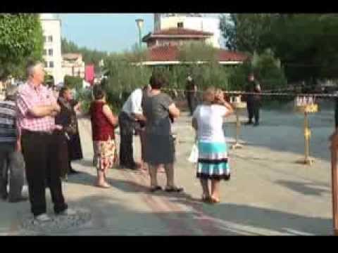 TENSION NE PERMET KLERIKE DHE BESIMTARE RIMARRIN AMBJENTET E KISHES LAJM