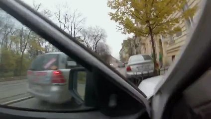 Ce mec réalise un créneau impossible !