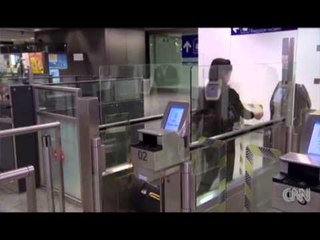 EMIGRANTI SHQIPTAR "DAILY MAIL" PER SHQIPTARIN QE NUK LEJOHET ME NE BRITANI LAJM