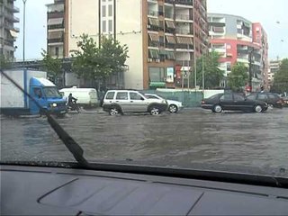 VJEN VJESHTA RRESHJET E SHIUT FRESKOJNE MOTIN ULEN TEMPERATURAT LAJM