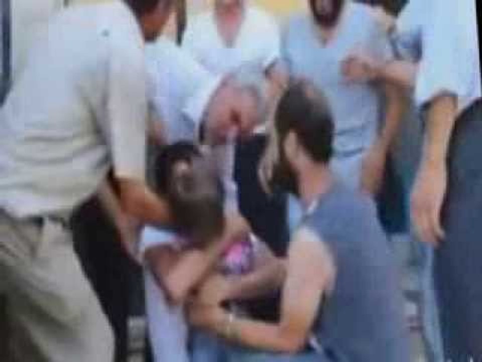 VIDEO RRENQETHESE NGA SIRIA BABAI QAN NGA GEZIMI KUR GJEN DJALIN QE E DINTE TE VDEKUR