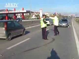 AKSIDENTE PA FUND TRE TE PLAGOSUR NE PAK ORE NE TIRANE MES TYRE NJE FEMIJE LAJM